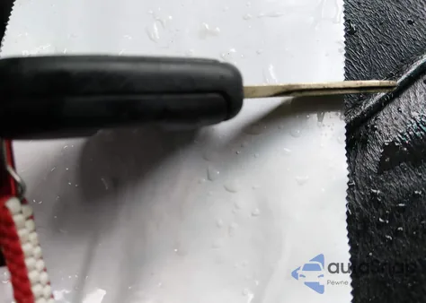 1999 BMW 328I z USA, uszkodzony, nr VIN WBAAM5338XFR00810